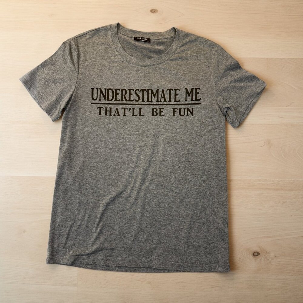 SheShow Graphic Tee “Underestimate Me That’ll Be Fun” Gray Size M